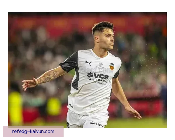 瓦伦西亚主帅引领球队迎来全新战术变革，状态回暖竞争力提升。